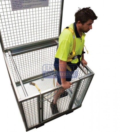 make-your-lifting-process-safe-with-the-best-forklift-cage-big-0