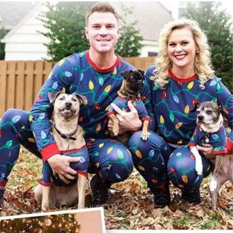 unifying-holiday-moments-matching-family-pajamas-in-canada-big-0
