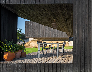 zeitlose-designlosungen-mit-verkohltes-holz-big-0