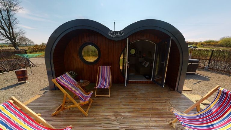 lets-glamp-retro-offers-luxury-glamping-pods-in-wales-big-1