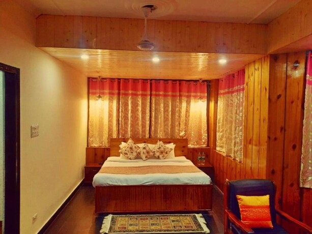 luxurious-hotel-in-dharmshala-for-couples-travelers-big-1