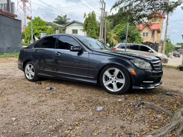 2010-mercedes-benz-c300-big-3