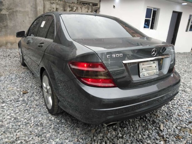 2010-mercedes-benz-c300-big-2