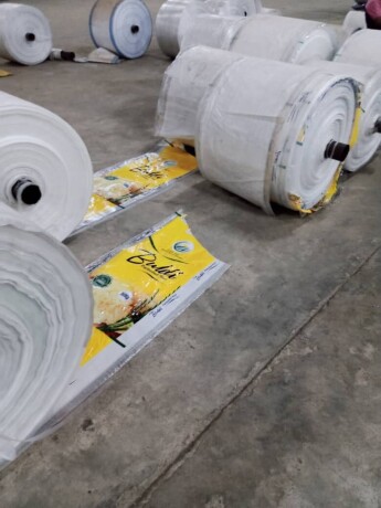 sacks-production-all-nylons-production-big-0