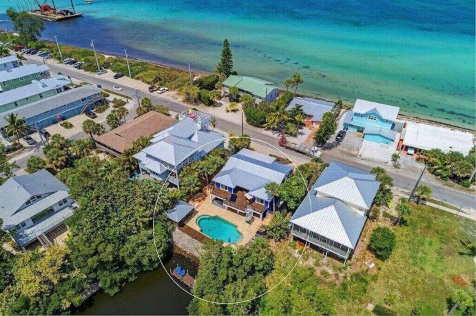 youre-perfect-stay-starts-at-anna-maria-island-beach-front-rentals-big-0